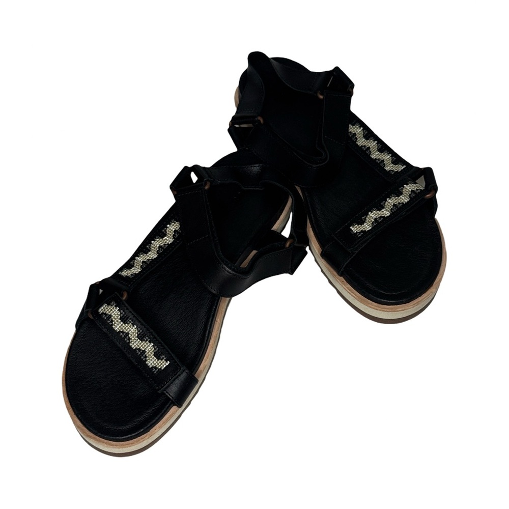 NWOT Merrell Black and White Sandals